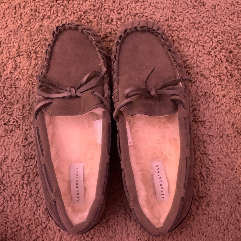 Like new Aeropostale slippers, size 8